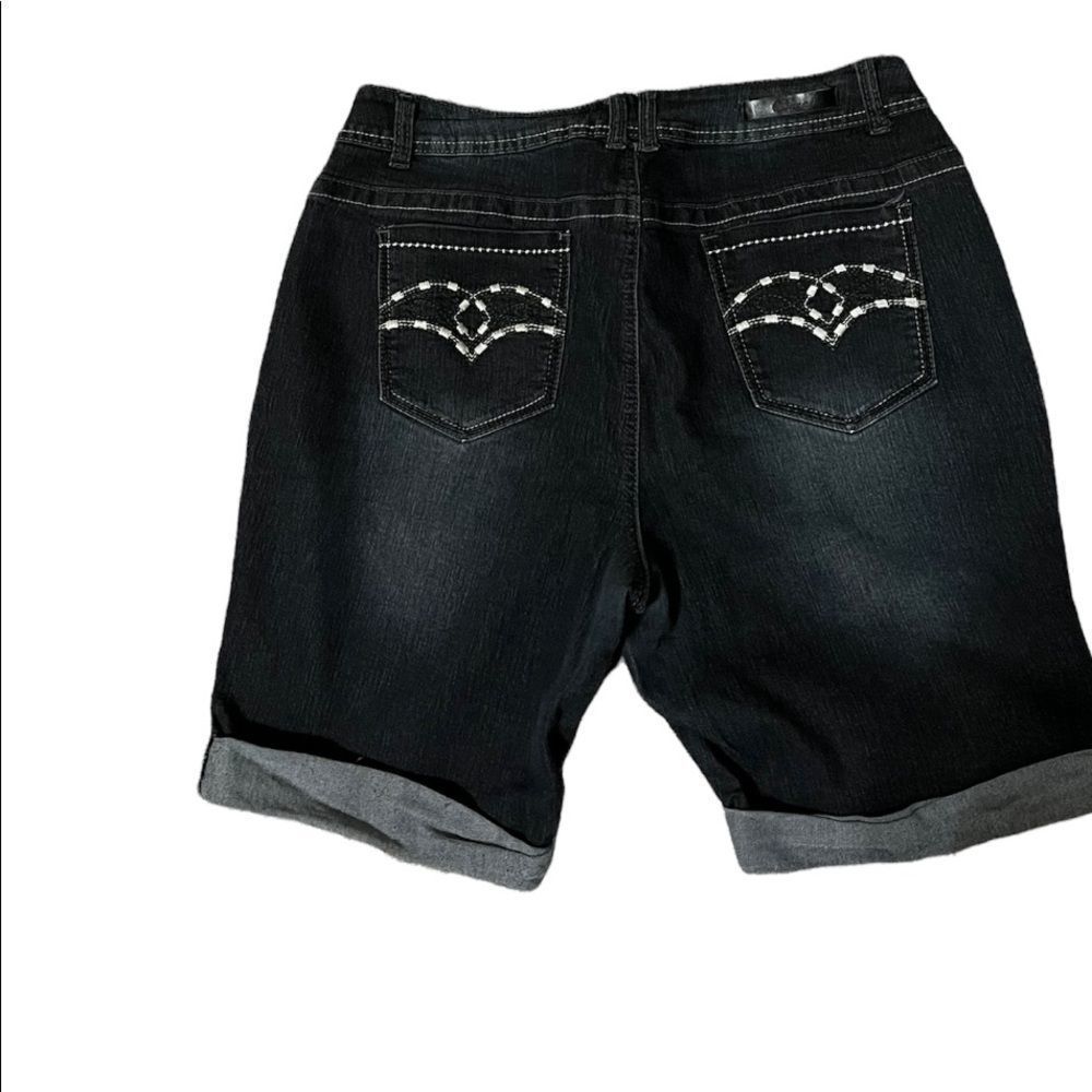 Plus Size Bermuda Shorts Pre Loved View 2